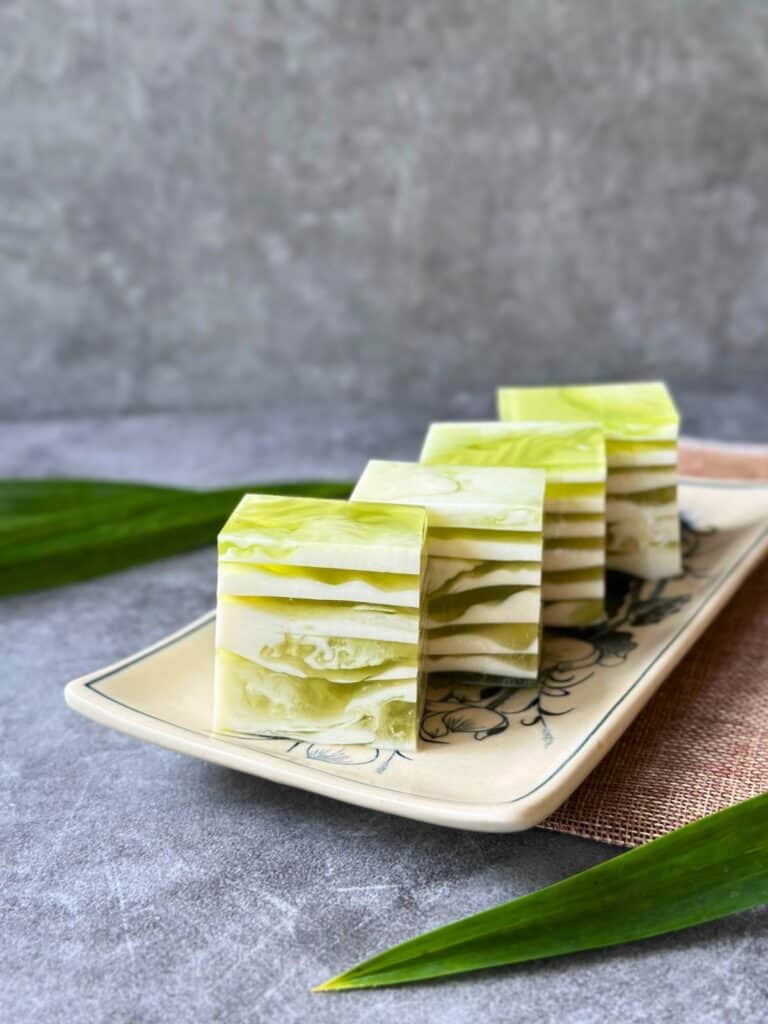 Marble Pandan Coconut Jelly (Thạch Rau Câu Lá Dứa)