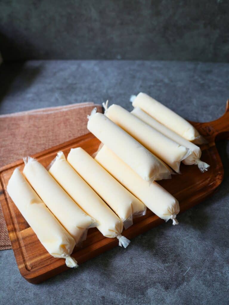 Vietnamese Frozen Yogurt Pops (Sữa chua kem túi)